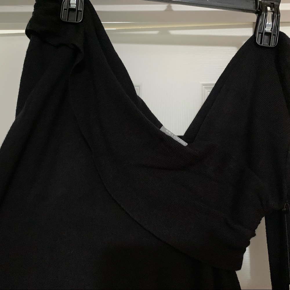 V neck long sleeve black dress